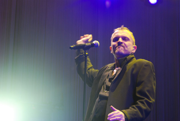 Shery: abriendo para Miguel Bose -w